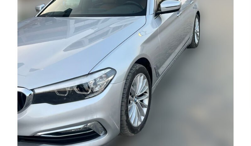 
								BMW 520I luxury 2018 full									